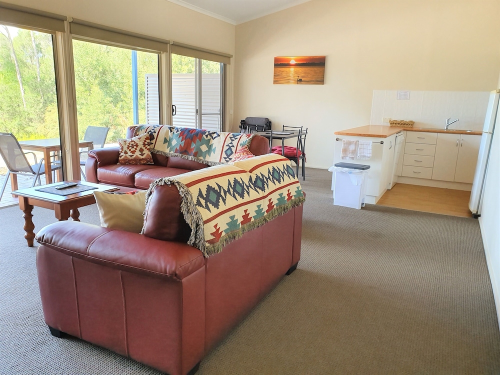 Waterfront Retreat At Wattle Point