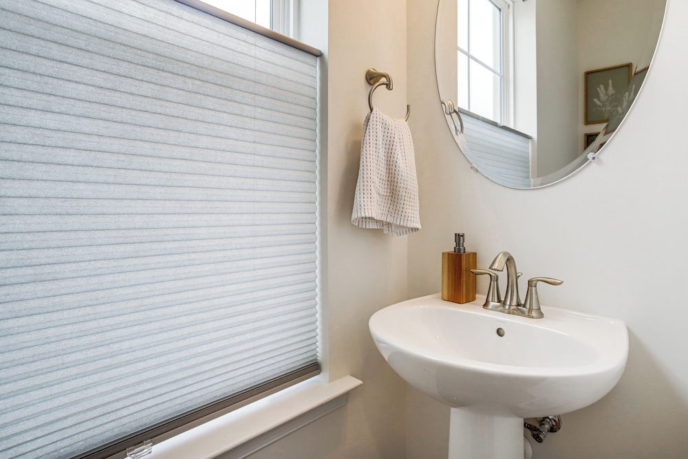 < 1 Mi to Dtwn: Waterfront Townhome in Cambridge!