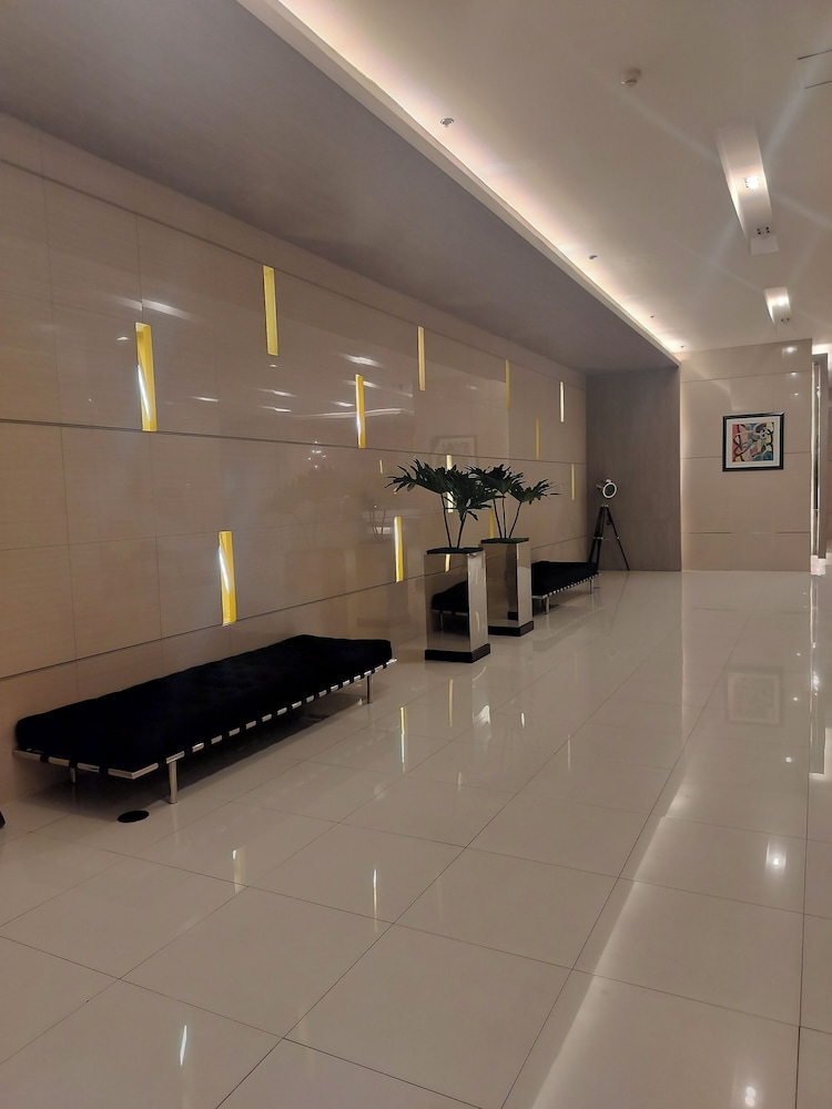 Spacious 1-bedroom Condo in Quezon City With Private Pool