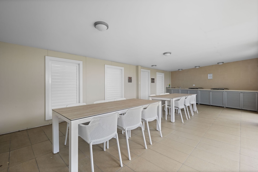 Absolute Beachfront Apartment in Surfers