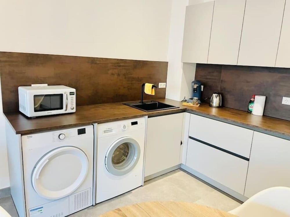 2 bedrooms in center - Terrace&Parking view 5