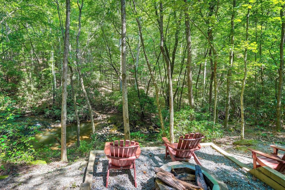 Hot Tub, Decks & Creek Access: Mccaysville Cabin!