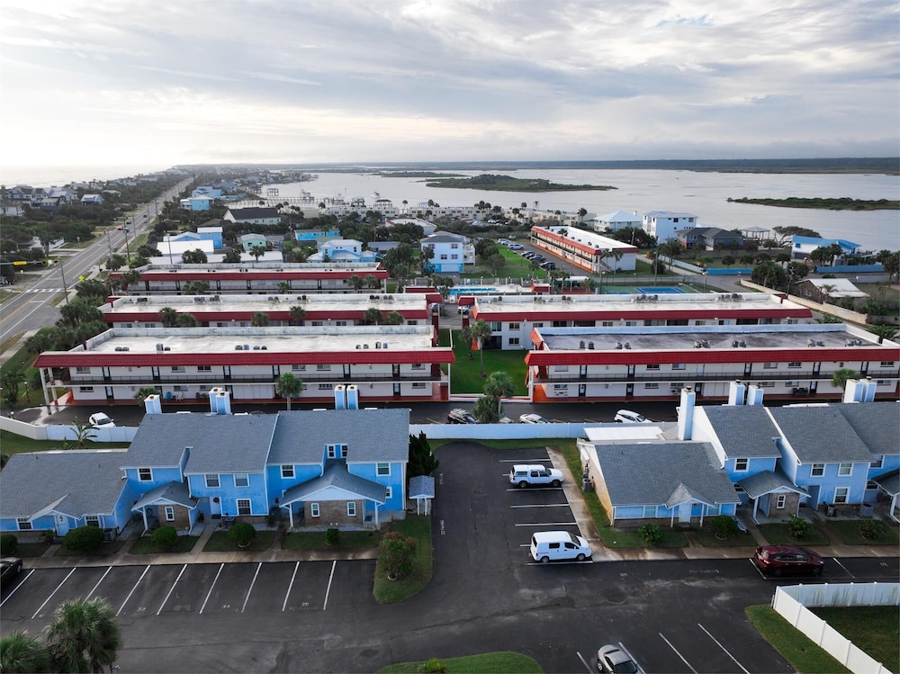 Beachside 2br/2ba Condo w/ Pool, Balcony & Boat Parking in St. Augustine
