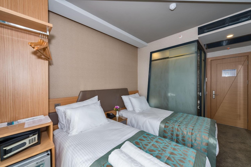 Genova Hotel - Image 42