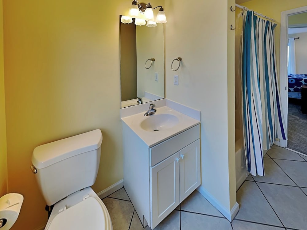 Barefoot Bungalow by Topsail Realty