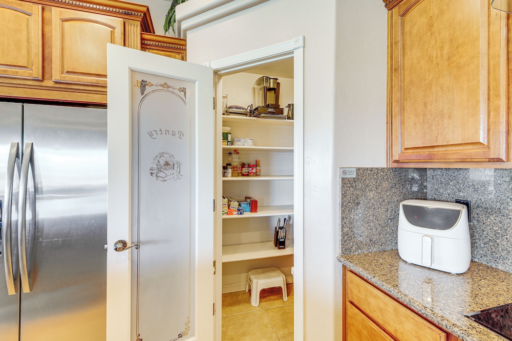 Lake View & Games: Spacious Oasis in Lake Havasu!