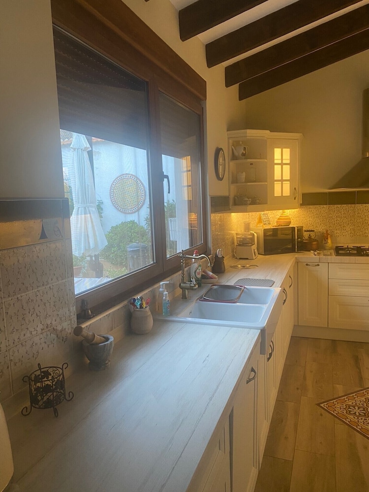 House -sleeps6, Pet Friendly, Garden, Fireplace