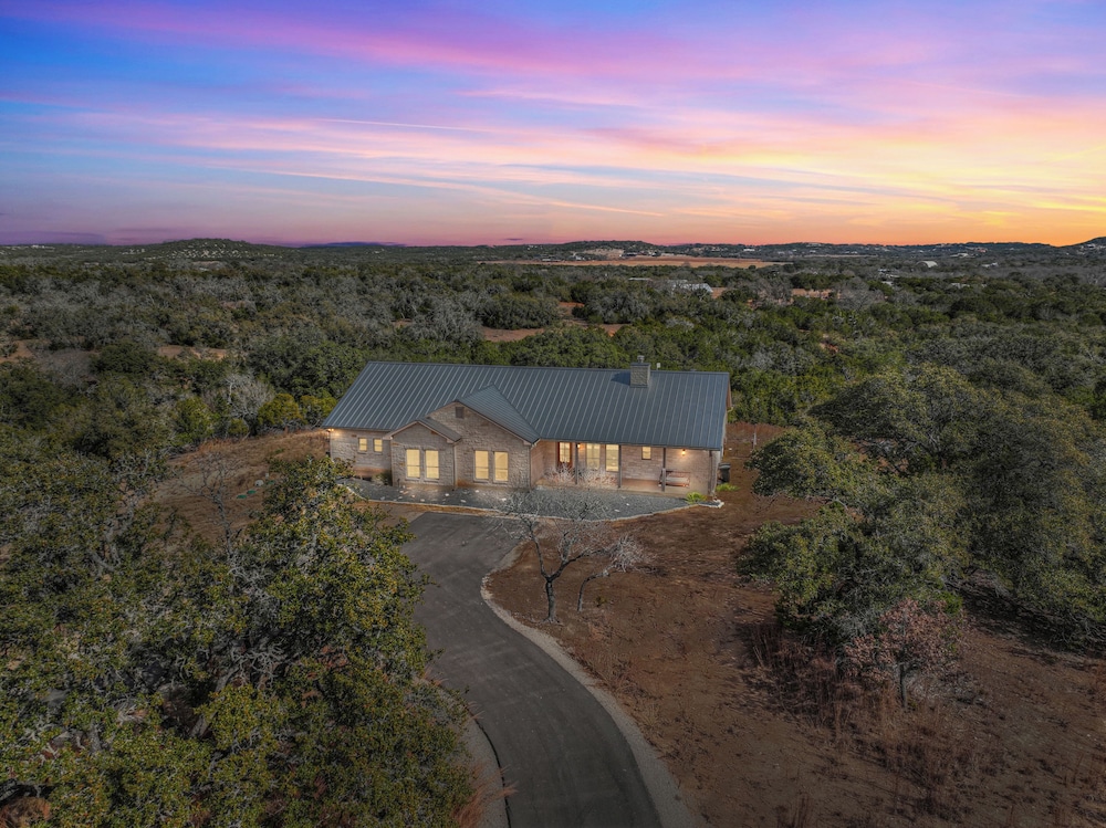 Luxury in the Hill Country, 10-mins to Downtown!
