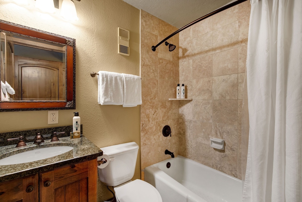 Copperbottom Inn 202 1 Bedroom Condo