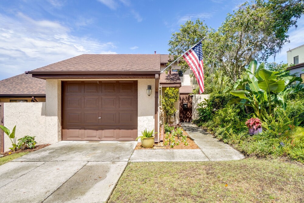 Walk to Restaurants: Downtown Leesburg Townhome! view 5