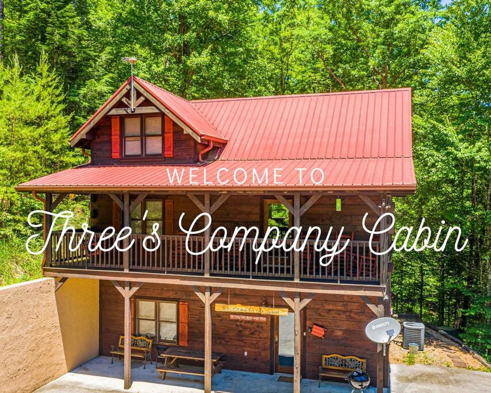 Secluded 3BR Cabin w Hot Tub Dog Friendly Sleeps12