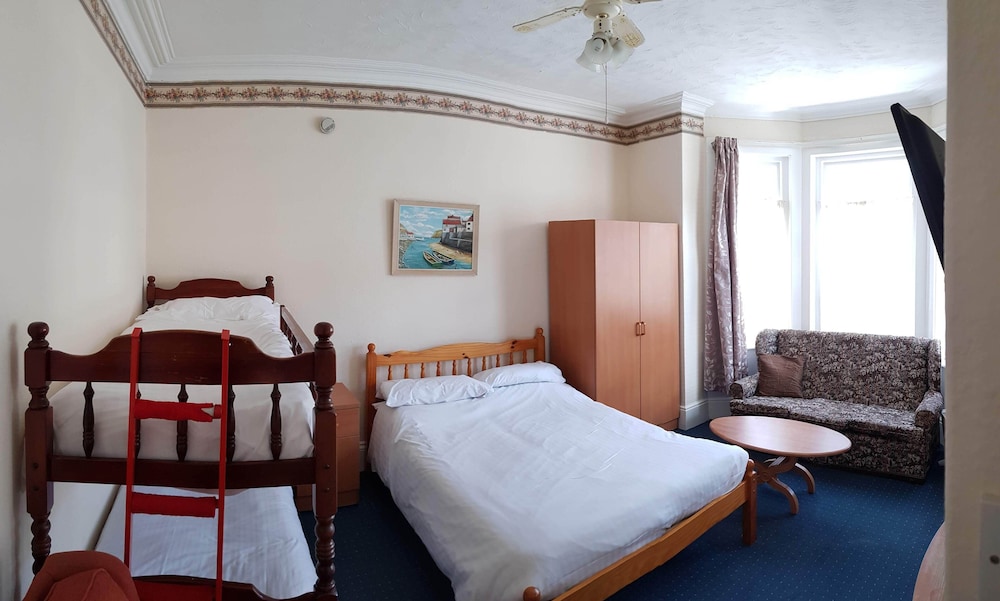 4 Berth, Ground Floor Flat, Glen Villa 1 view 3