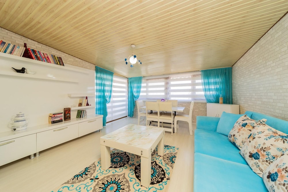 Capacious Flat With Terrace in Central Muratpasa