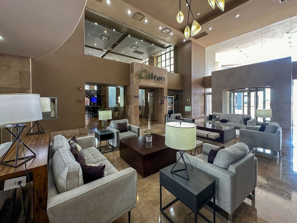 Paradise Found Luxe 2BR Condo in Iconic Location