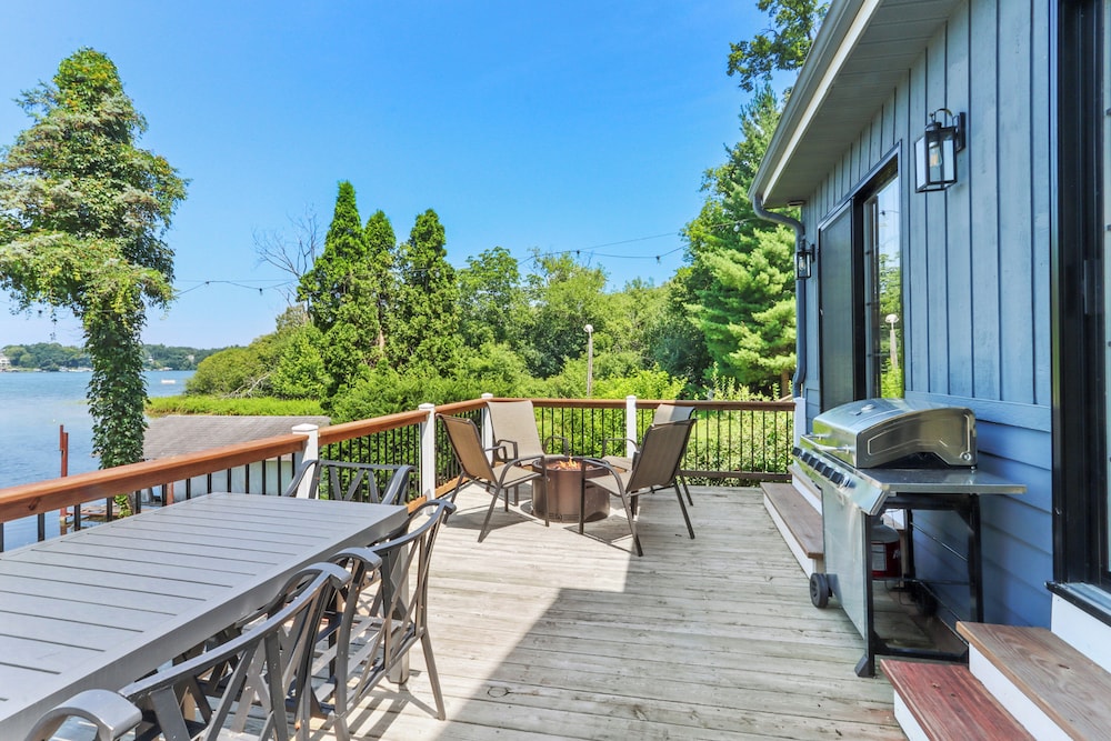 < 1 Mi to Boat Ramp: Lakefront East Troy Cottage