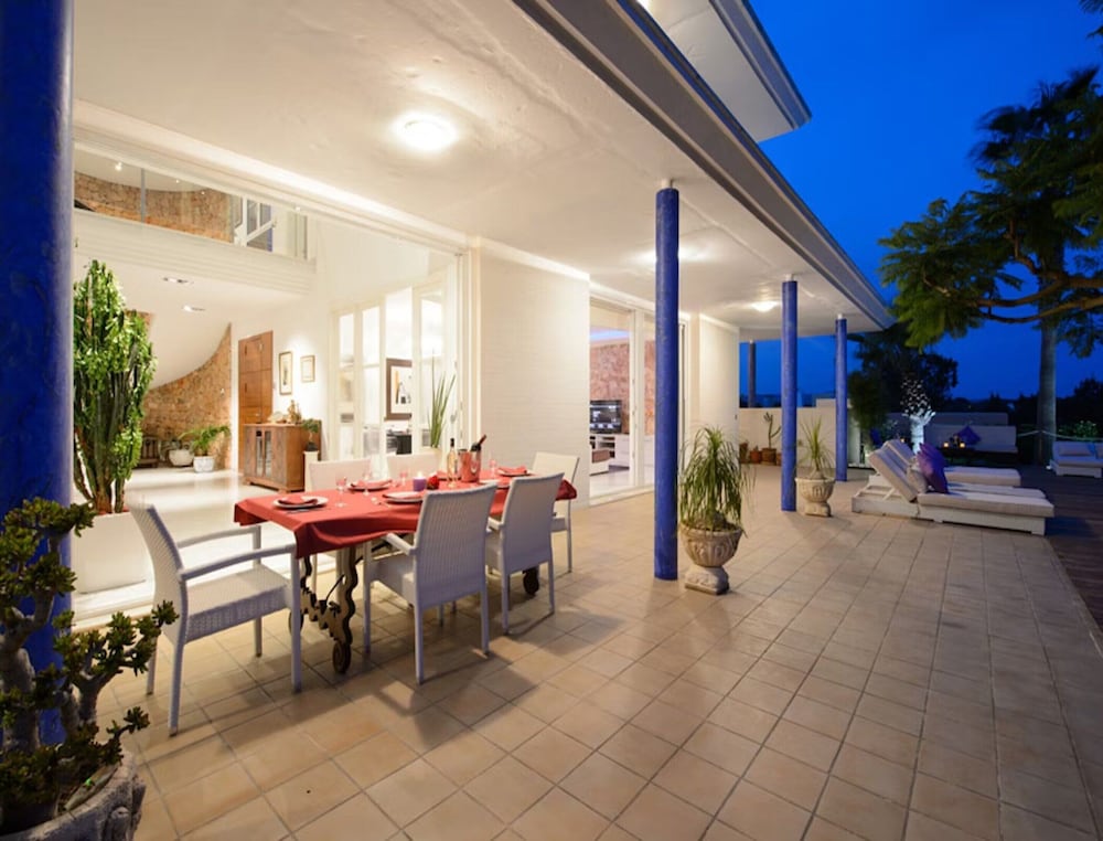 Majestic Villa Near San Antonio