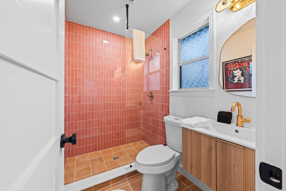 Casa Que Canta by Avantstay Private Pool, Firepit & Walkable East Austin Gem