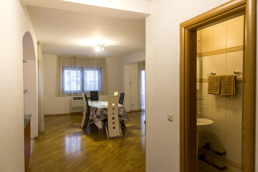 SMS Apartments