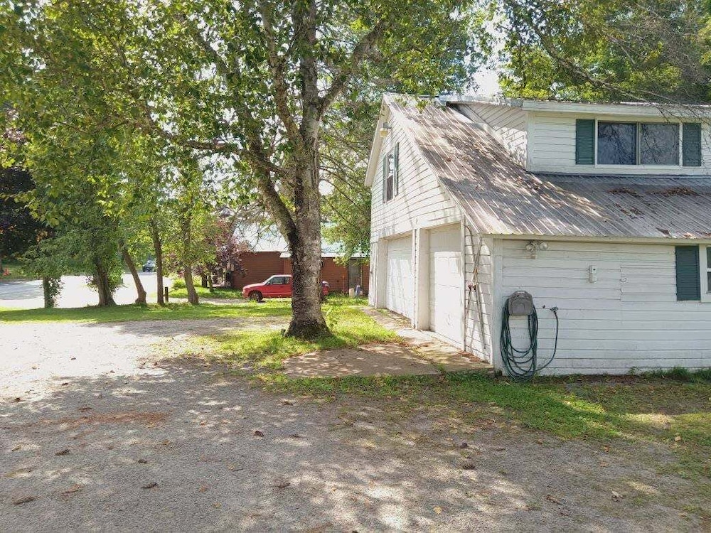 10 Mi To Gore Mountain: Home In Adirondack Park 5 Bedroom Home