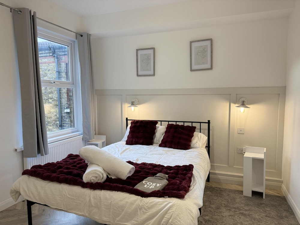 Stunning Flat Near Stratford Shopping Centre