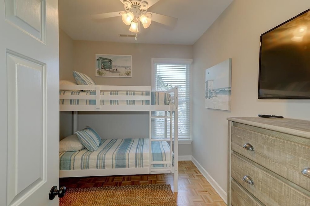 8 44th Avenue view 2