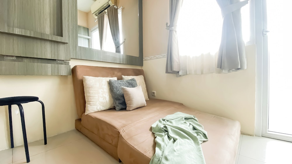 Comfy 2Br Near Mall At Green Pramuka City Apartment