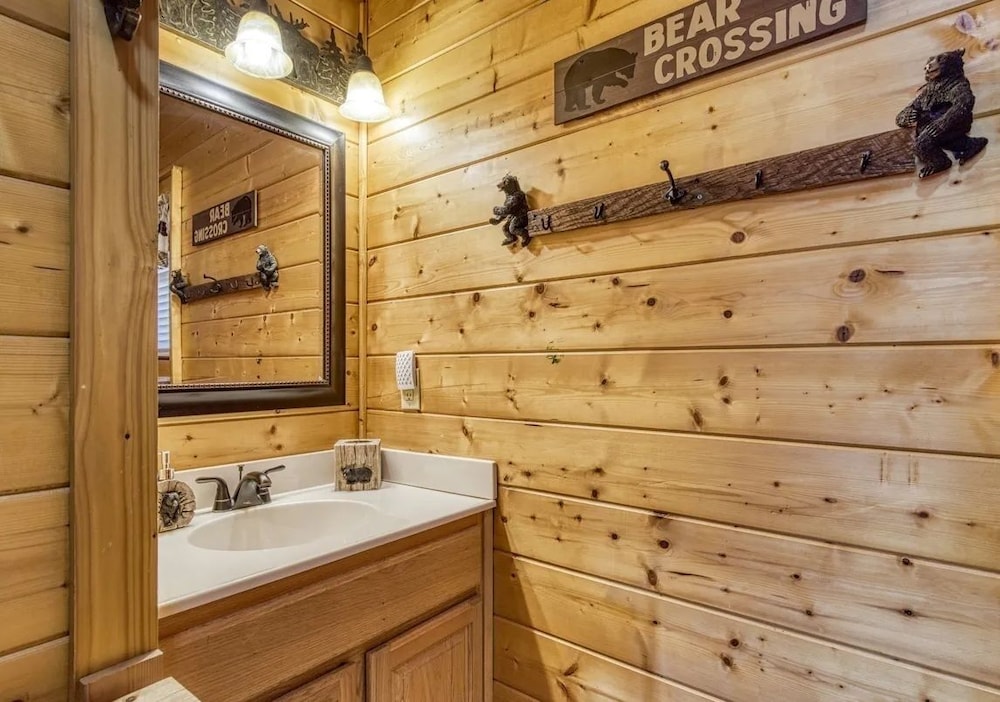 Hillbilly Hideaway 4 Bedroom Cabin