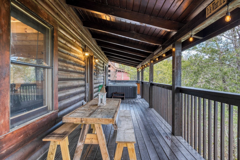Mountains are Calling by Avantstay Sleeps 8 Hot Tub + Game Loft Located in Douglas Lake Resort