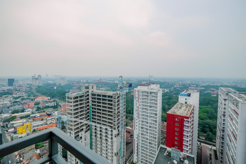 Fully Furnished With Modern Design Studio At Evenciio Apartment