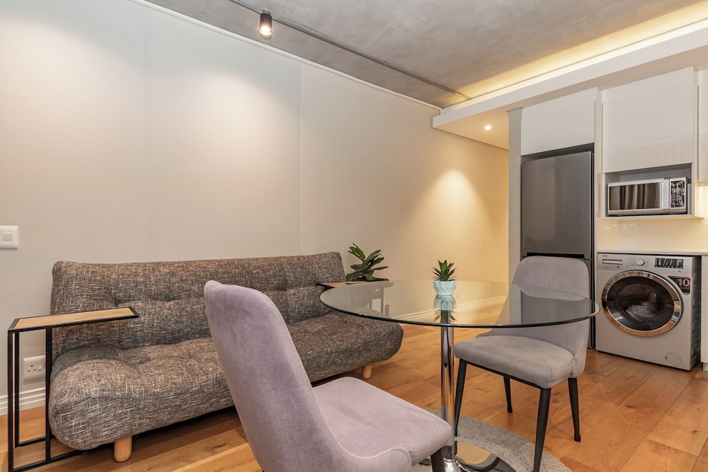 Docklands Deluxe Apartments by ITC Hospitality