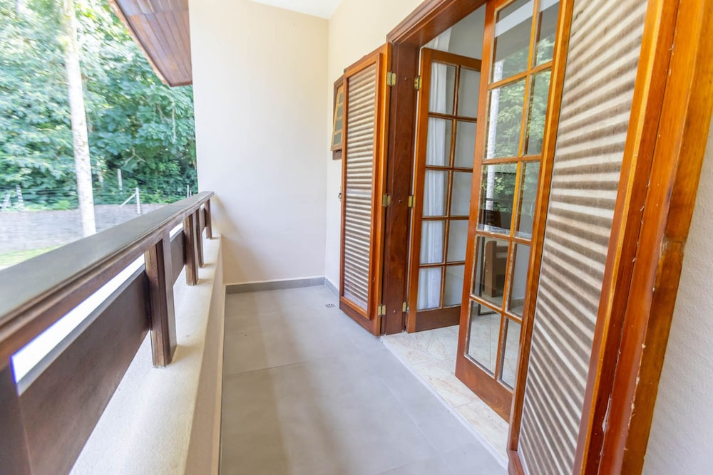 Casa em Condom nio com Piscina Wi-fi e Garagem