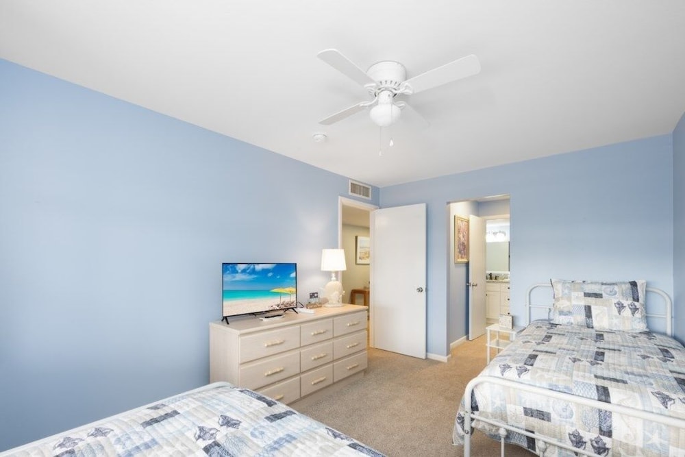 Kings Crown 209 2 Bedroom Condo