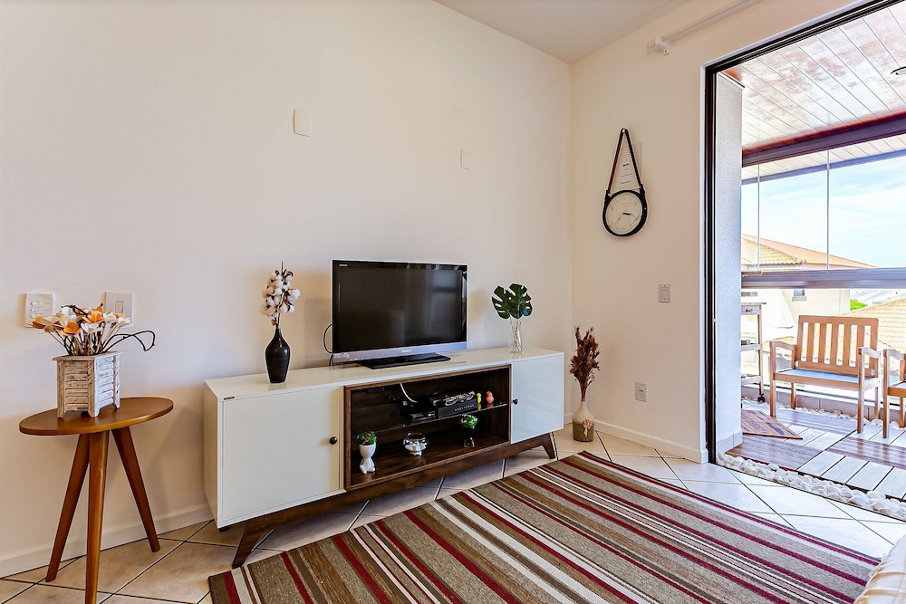 Apt w Balcony and Barbecue 260m Praia Brava Coi302
