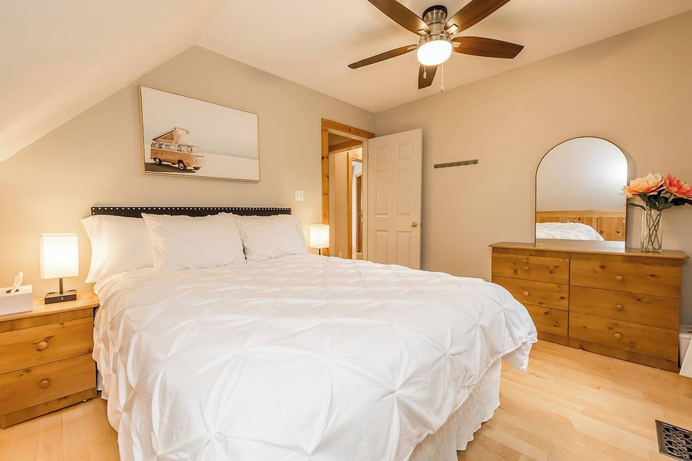 Muskoka Lakeshore Cottage Bliss