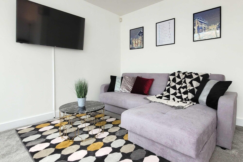 Last Minute Deals 4BR House of Four Chimneys