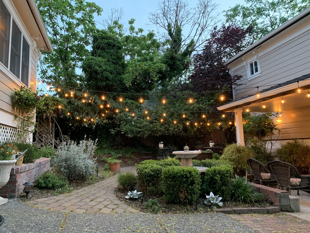 Ashland Vacations - McCall House Boutique Inn - Property Image 23