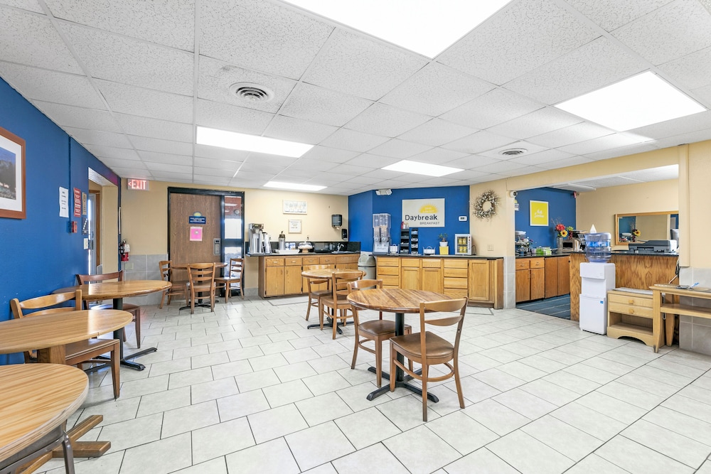 Alexandria Vacations - Relax Inn - Property Image 3