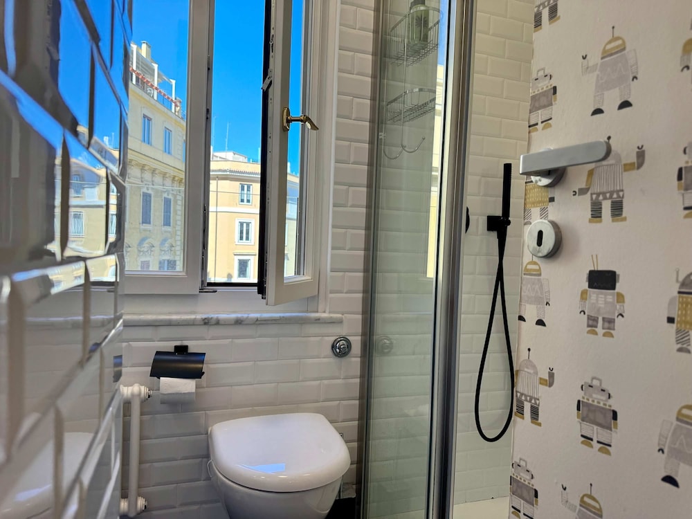 Rare Large and Elegant Rome Apartment in Prati Neighborhood Perfect for Families or Friends