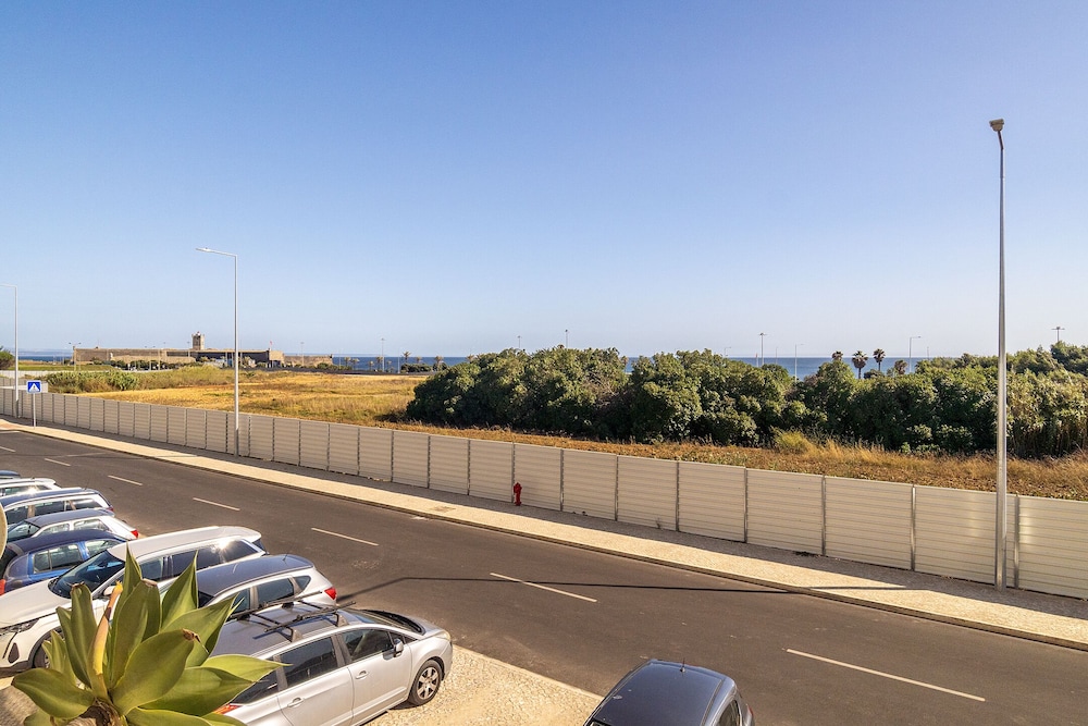 Study & Surf Carcavelos 1-Bed By Beach & Nova Sbe view 2