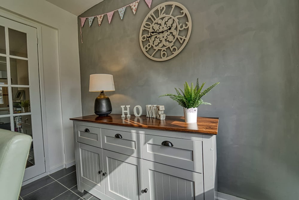 Host Stay Severn Swans House