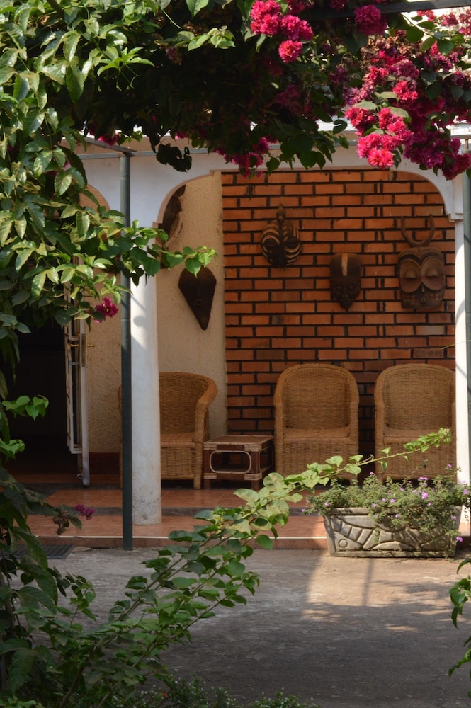 Colonial Residence