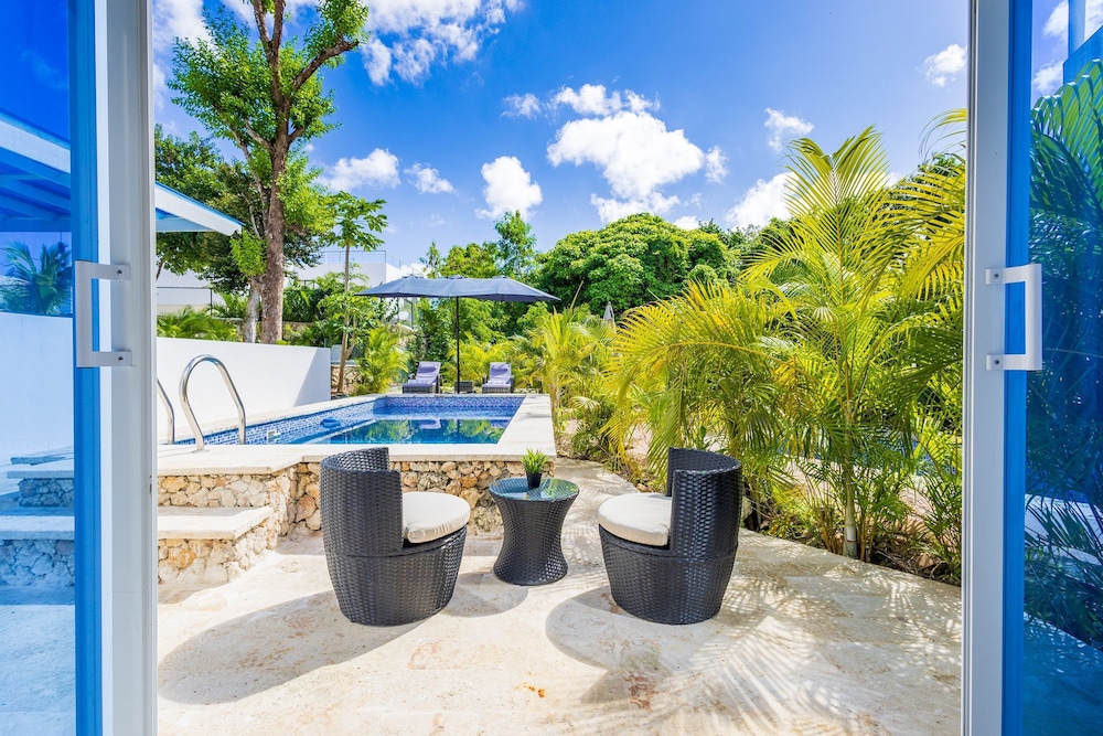 New Modern 2-lvl Punta Cana Villa in Gated Community With Private Pool Rooftop Jacuzzi