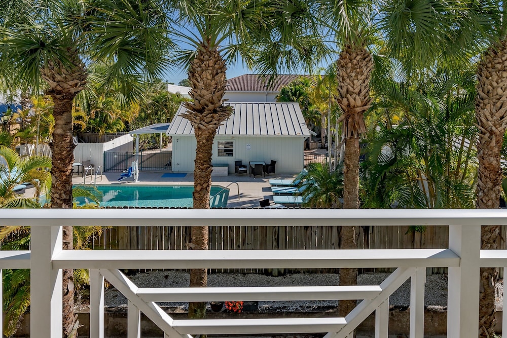 ~the Bonita Paddle 2/2~ Your Home Away From Home In Paradise 2 Bedroom Condo by RedAwning view 4