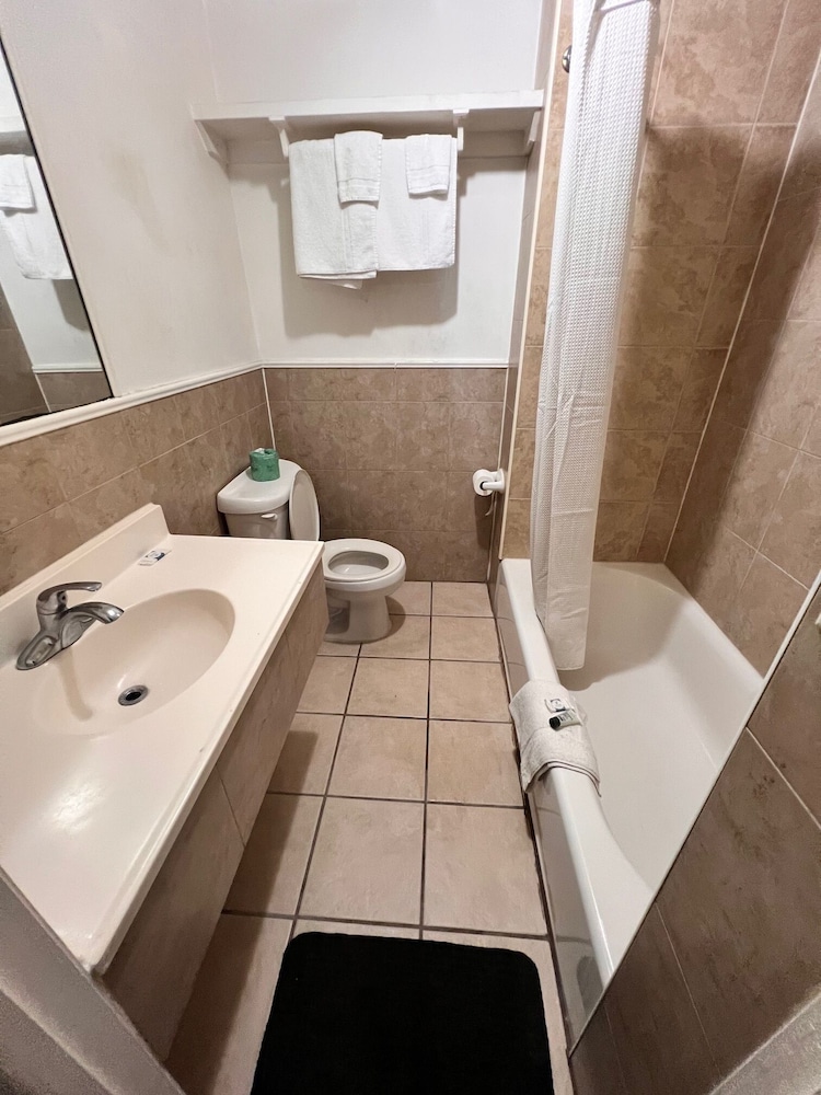 BUDGET INN