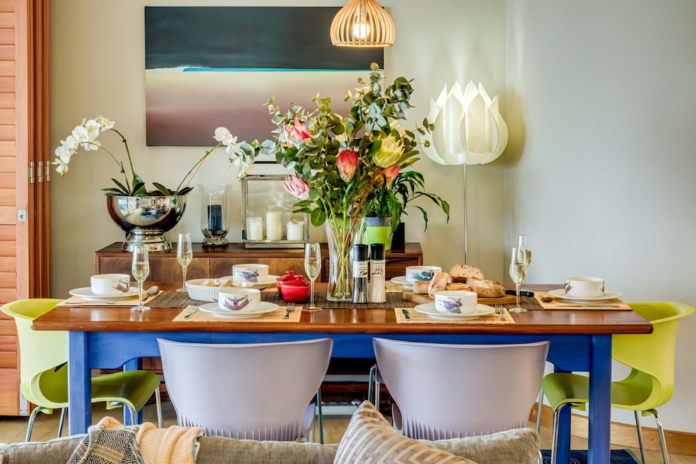 Refined Comfort and Scenic Beauty at Aviewor2