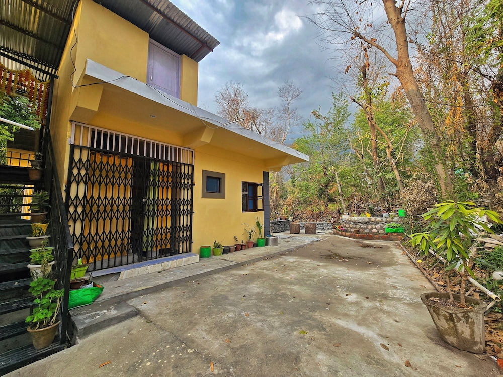 Dhauladhar Inn