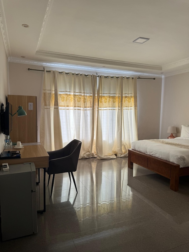 Eleganciana Lodges Ltd