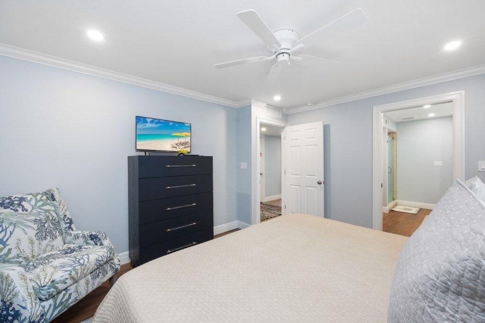 Kings Crown 117 2 Bedroom Condo