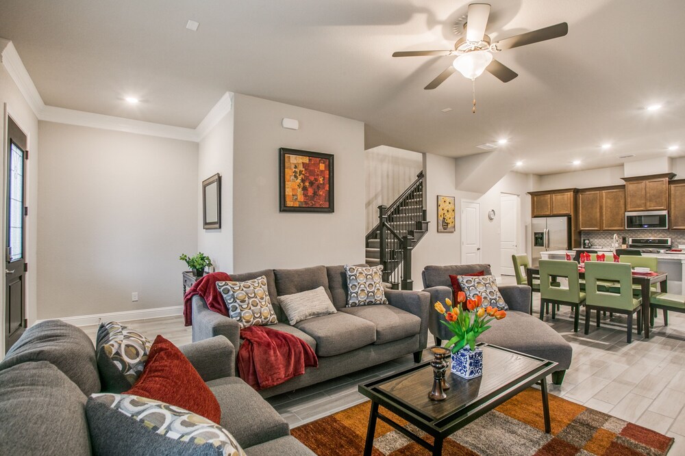 Beautiful furnished 3 bedroom Allen Home - Property Image 11