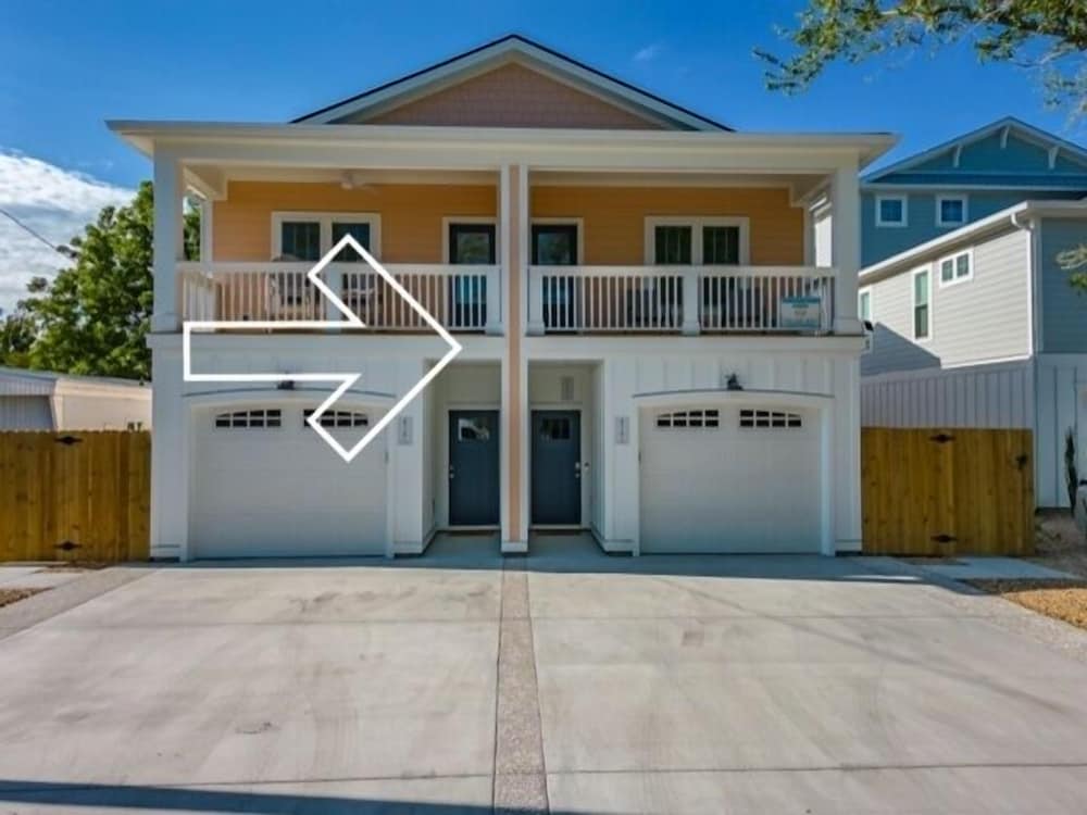 Coral Cottage 3 Bedroom Duplex by RedAwning